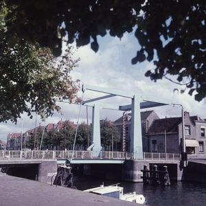 DIA_GF_1072 De Julianabrug over het Noord Spui, op de achtergrond de Voorstraat; 17 augustus 1961