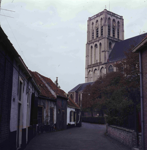 DIA_GF_1176 Kijkje in het Heultje, met op de achtergrond de St. Catharijnekerk; ca. 1970