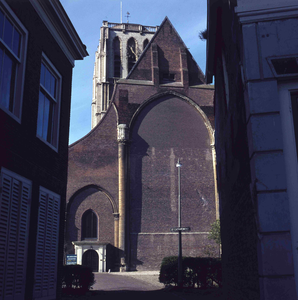 DIA_GF_1180 De St. Catharijnekerk, gezien vanaf het Wellerondom; ca. 1970