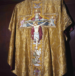 DIA_GF_1219 Kazuifel van de priester met borduursels van de Martelaren van Gorcum; ca. 1970