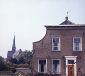 DIA_GF_1252 Boerderij in Geervliet even buiten de dorpskern; 2 september 1975