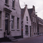 DIA_GF_1280 Huizen aan de zuidzijde van het dorpsplein te Abbenbroek ; 2 augustus 1976