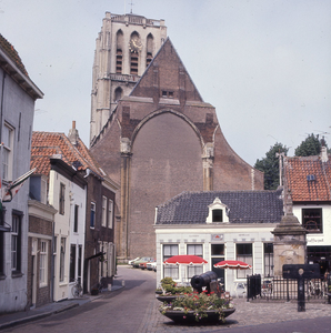 DIA_GF_1285 Achterzijde van de Catharijnekerk in Den Briel. De kerk is grootscheeps opgezet, maar voor een groot deel ...