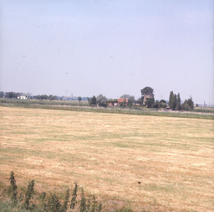 DIA_GF_1305 Vanaf de Biertse Dijk in de richting van de Vierambachtenboezem; 4 juli 1977