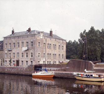 DIA_GF_1343 Het vroegere marinehospitaal van Hellevoetsluis; 28 juli 1977