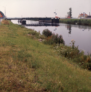 DIA_GF_1348 Het Kanaal door Voorne, richting Hellevoetsluis; 28 juli 1977