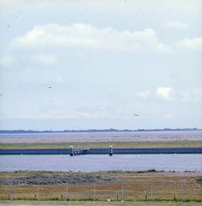 DIA_GF_1430 Vanaf Goeree over het Haringvliet in de richting van Rockanje; 8 augustus 1980