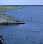 DIA_GF_1434 Vanaf een zijruimte (nis) in de richting van Voorne: Quackstrand; 8 augustus 1980