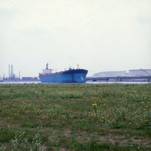 DIA_GF_1469 Tanker in de 5e Petroleumhaven; 21 juli 1982