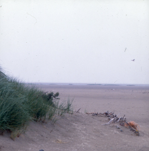 DIA_GF_1502 Het strand bij de Kwade Hoek; 10 juli 1984