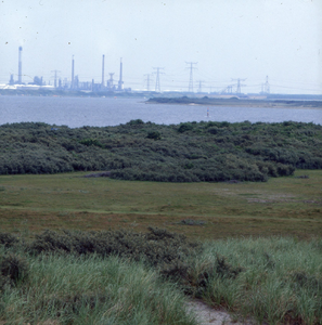 DIA_GF_1541 Zicht vanaf de Brielse Gatdam naar de Maasvlakte; 11 juli 1985