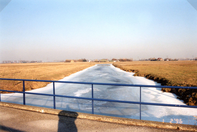 AB_GROENEWEG_004 Bevroren watering, gezien vanaf de Groeneweg; 1 februari 1996