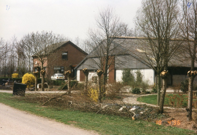 AB_MOERSEWEG_006 Boerderij met schuur langs de Moerseweg; 18 april 1996