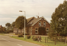 AB_OUDEWAALDIJK_002 Boerderij langs de Oude Waaldijk; Maart 1986