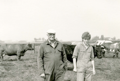AB_PERSONEN_004 Heemraad I. Oosthoek met zijn dochter; 1990