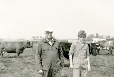 AB_PERSONEN_004 Heemraad I. Oosthoek met zijn dochter; 1990