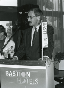 BR_AMER_002 De officiële opening van het Bastion Hotel door burgemeester J.F. Sala; 2 oktober 1992