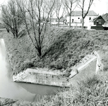 BR_ARNOLDUSBOTBIJLWEG_010 De zuidspuisluis aan de zijde van de Kaaivest; 1975