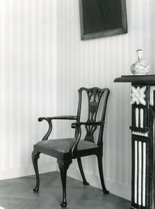 BR_ASYLPLEIN_GASTHUIS_010 Een stoel in het Gast- en Proveniershuis; Februari 1984