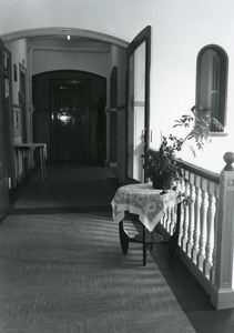 BR_ASYLPLEIN_GASTHUIS_011 Een hal in het Gast- en Proveniershuis; Februari 1984