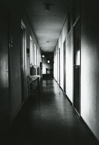 BR_ASYLPLEIN_GASTHUIS_021 Een hal in het Gast- en Proveniershuis; Februari 1984