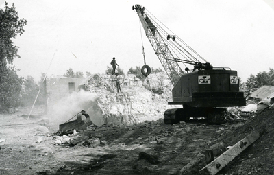 BR_BASTION1_057 Duitse bunker op Bastion I, aangelegd in november 1942, wordt omstreeks 1973 afgebroken; ca. 1973