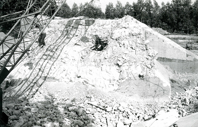 BR_BASTION1_058 Duitse bunker op Bastion I, aangelegd in november 1942, wordt omstreeks 1973 afgebroken; ca. 1973