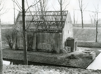 BR_BASTION2_006 Het voormalige kruithuis in Bastion II (Kruithuisbolwerk) tijdens de restauratie; 15 februari 1975