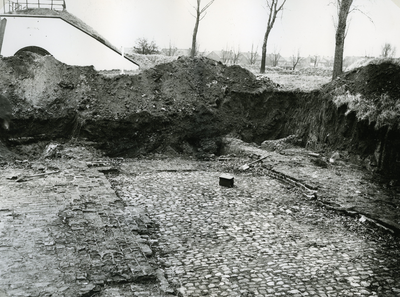 BR_BASTION9_021 De opgegraven fundamenten van de voormalige Noordpoort ten behoeve van de restauratie; 1974