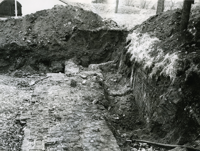 BR_BASTION9_022 De opgegraven fundamenten van de voormalige Noordpoort ten behoeve van de restauratie; 1974