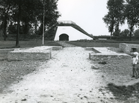 BR_BASTION9_027 De gerestaureerde fundamenten van de voormalige Noordpoort; september 1975