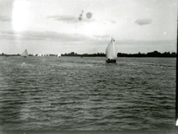 BR_BRIELSEMAAS_007 Zeilschepen op de Brielse Maas; ca. 1930