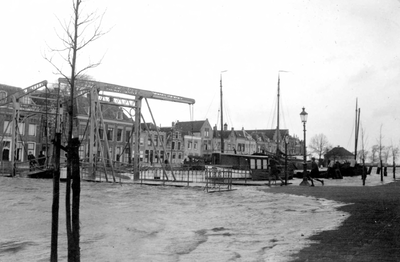 BR_BRUGGEN_JULIANABRUG_025 Hoog water op het Maarland bij de Julianabrug; ca. 1938