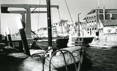 BR_BRUGGEN_JULIANABRUG_032 Kijkje op het Maarland Noordzijde en de Julianabrug; ca. 1960