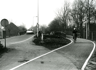 BR_BRUGGEN_SLIKHEUL_009 Een nieuwe fietsbrug langs de Slikheul; 12 februari 1993