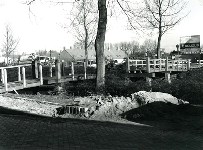 BR_BRUGGEN_VOETBRUG_002 De voetbrug of Roosendaelbrug over het Zuidspui verbindt het slagveld met de Lijnbaan; Februari 1994