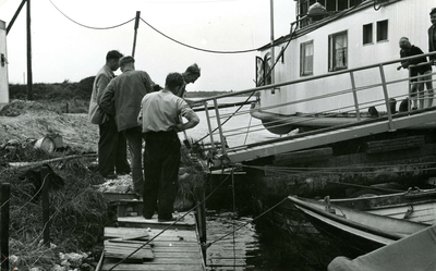 BR_BUITENHAVEN_042 Recreatieschip De Watergeus bij het Havenhoofd; ca. 1955