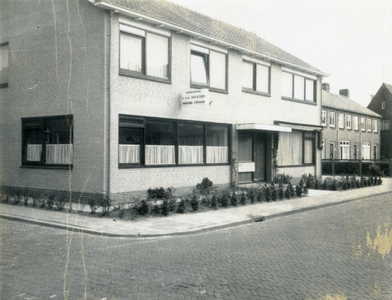 BR_COPPELSTOCKSTRAAT_041 Kijkje op het pand van de hypotheekbank in de Coppelstockstraat; 1971