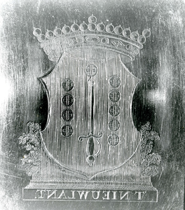 BR_DERIK_WATERSCHAP_220 Het koperen wapenplaatje van 't Nieuwland (1726); 2004
