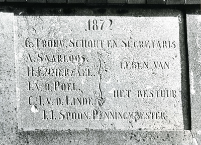 BR_DERIK_WATERSCHAP_262 Gedenksteen van de bouw van het stoomgemaal Oost van de polder Nieuwenhoorn, 1872; 2004