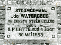 BR_DERIK_WATERSCHAP_269 Gedenksteen van de bouw van het stoomgemaal de Watergeus in 1893: de eerste steen is gelegd ...