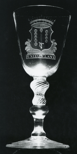 BR_DERIK_WATERSCHAP_299 De drinkbeker van 't Nieuwland (Vierpolders), 18e eeuw; 2004