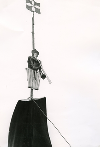 BR_DIJKSTRAAT_036 Nagemaakte mast met een kraaiennest; 1961