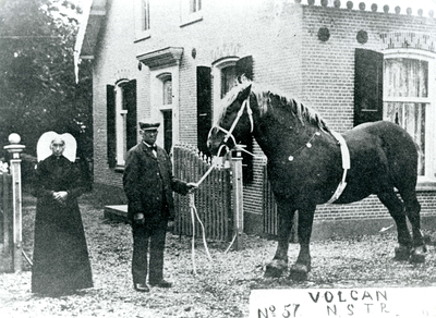 BR_GJVDBOOGERDWEG_004 De afgebroken boerderij van de familie Scheijgrond stond recht tegenover de Johan Beenlaan; ca. 1920