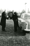 BR_GROENEKRUISWEG_005 Wethouder A. v/d Zee en burgemeester Van Zwieten; 1956