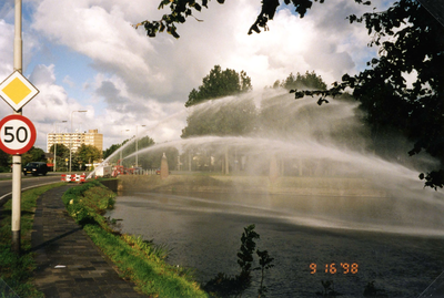 BR_GROENEKRUISWEG_016 Het waterschap pompt met noodgemalen water weg tijdens de watersnood van september 1998 ter ...