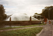 BR_GROENEKRUISWEG_025 Het waterschap pompt met noodgemalen water weg tijdens de watersnood van september 1998 ter ...