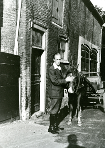 BR_KAATSBAAN_018 Paard en wagen van Maarten v/d Linden; 1942