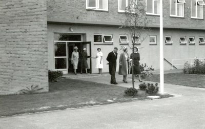 BR_KONINKLIJKBEZOEK_1961_006 Prinses Beatrix opent het streekverpleeghuis De Plantage; 26 september 1961