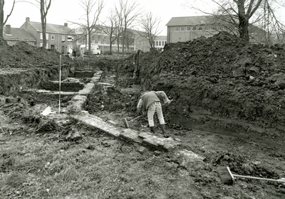 BR_LANGESTRAAT_141 Opgravingen van de oude stadsmuur op een terrein van de Langestraat; 9 april 1998